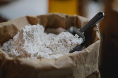 小麦粉、米粉、片栗粉の違いは？　穀物粉の特徴、用途、価格を徹底比較