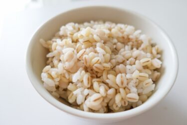 もち麦とは？ふつうの麦と何が違うのか、ダイエット効果は？